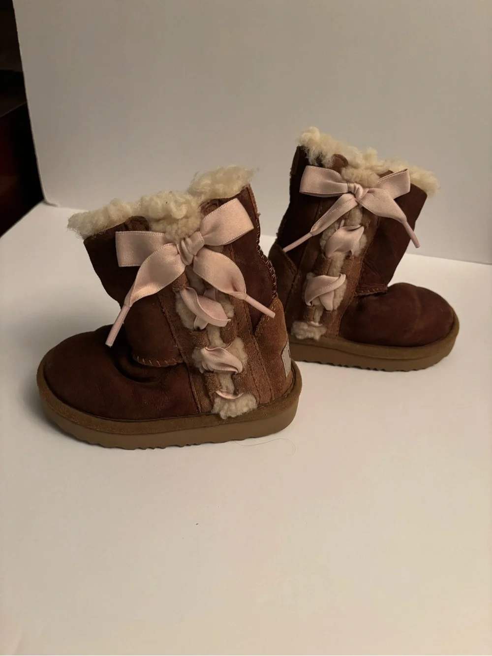 UGG Kids Chestnut Brown Suede Shearling with side bows size 6